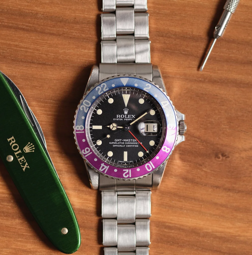 ピアス　No.5585 1967 Rolex GMT-Master ref.1675 MK1.5 w/Fuchsia Insert — Iconic